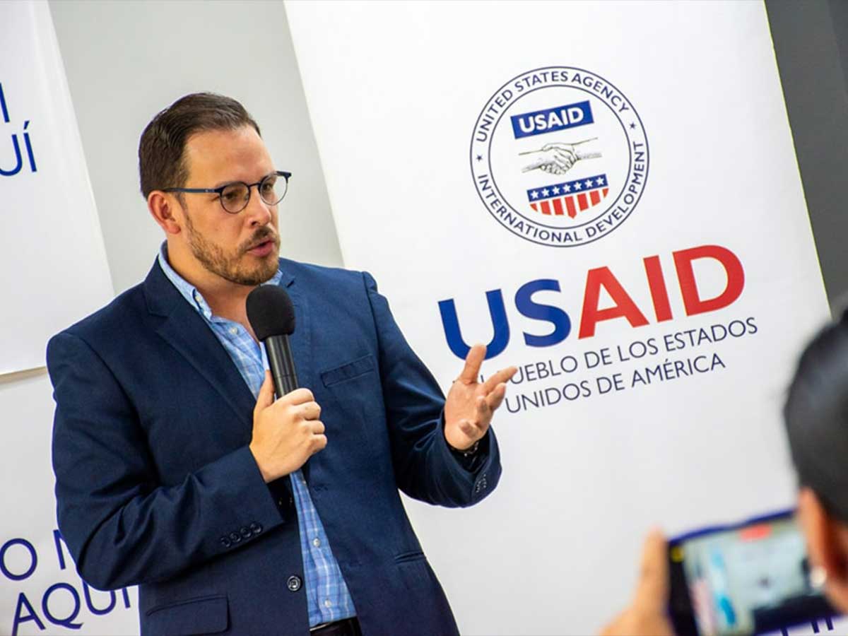 USAID-a-través-de-su-proyecto-Creando-Mi-Futuro-Aquí-y-Fundación-Kafie-firman-acuerdo-para-promover-la-empleabilidad-en-jóvenes-4